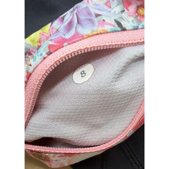 Lululemon Leggings Women's 6 Black Pink Floral Waist Band Cropped Capri Pants - Picture 5 of 5